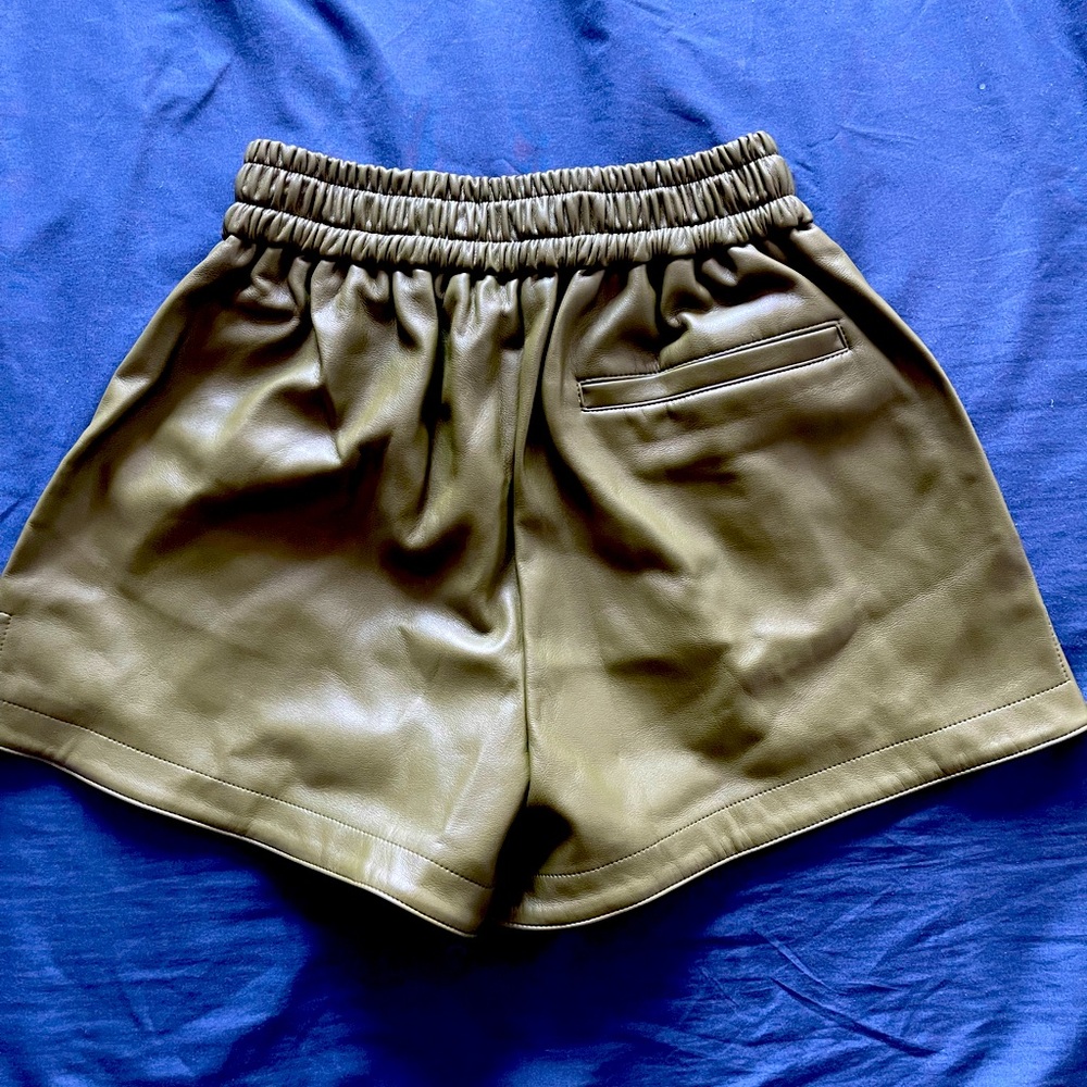 Frankie Shop Olive Faux Agata Leather Shorts Size XS New Without Tags